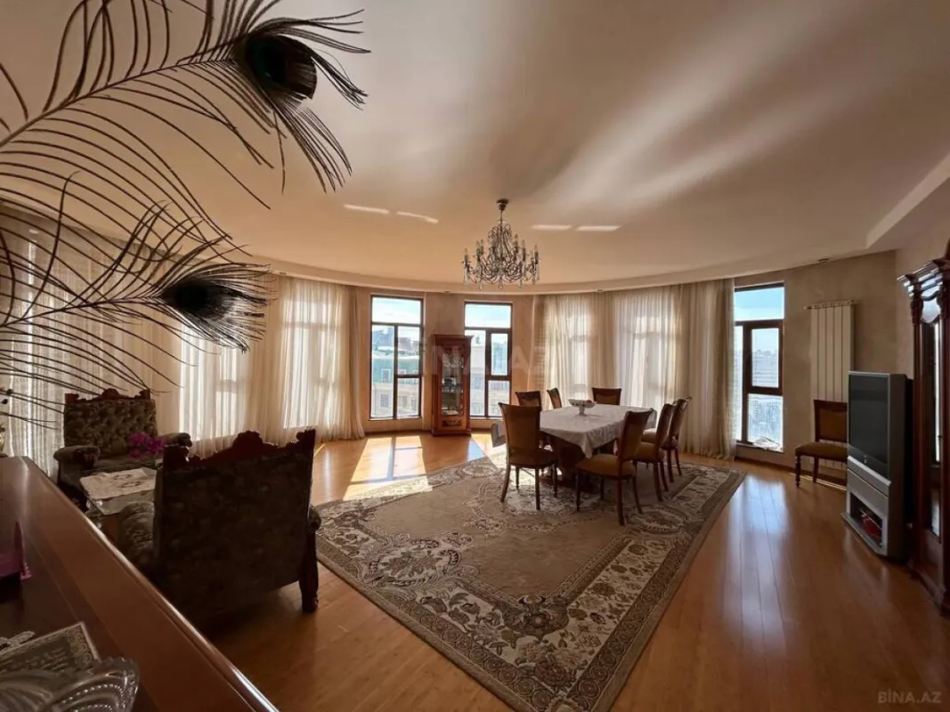 Satılır 4 otaqlı mənzil 192 m²