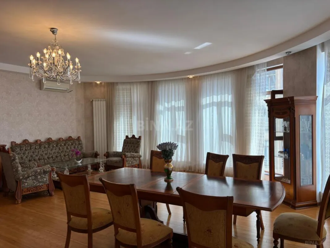 Satılır 4 otaqlı mənzil 192 m²