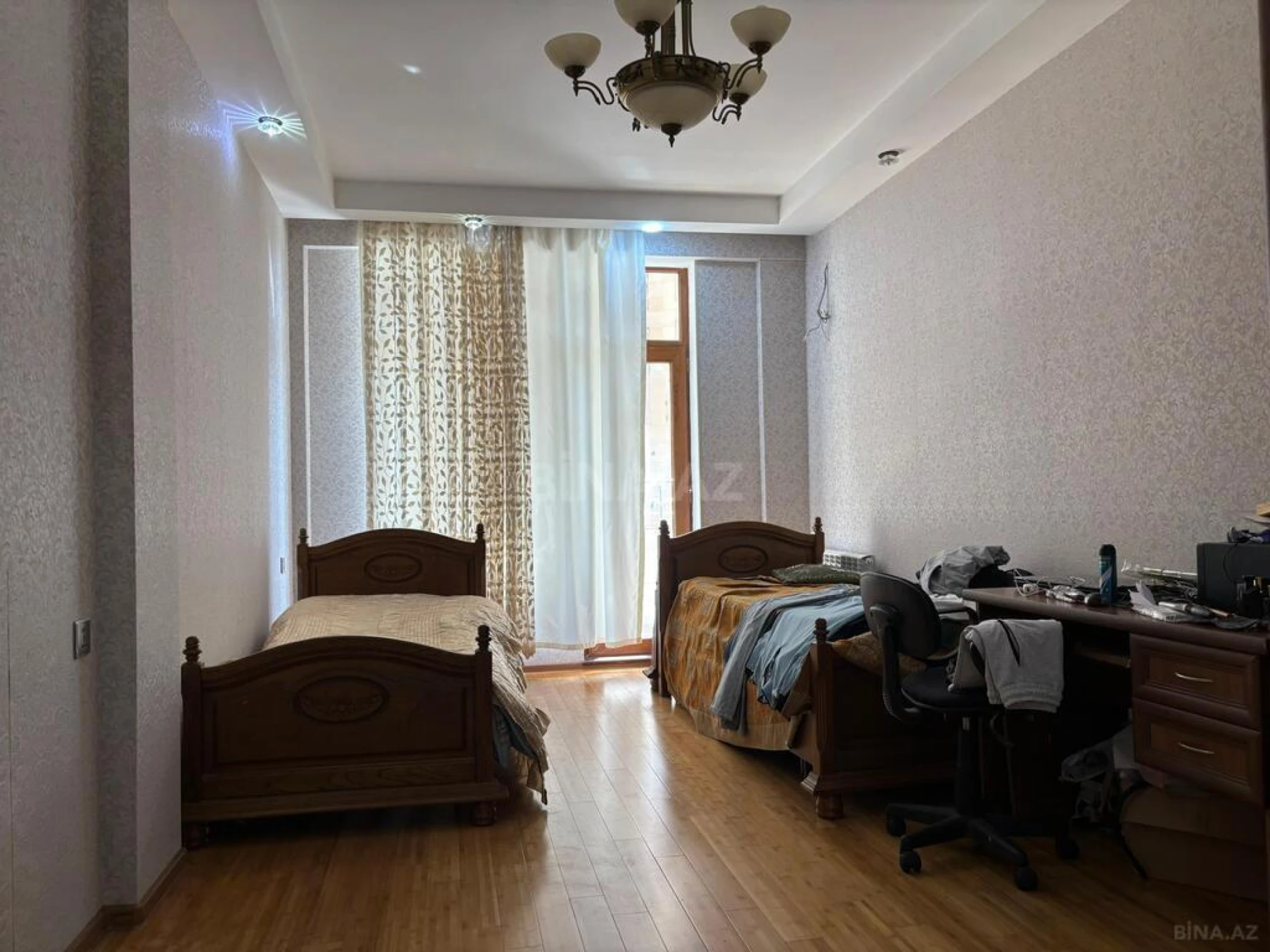 Satılır 4 otaqlı mənzil 192 m²