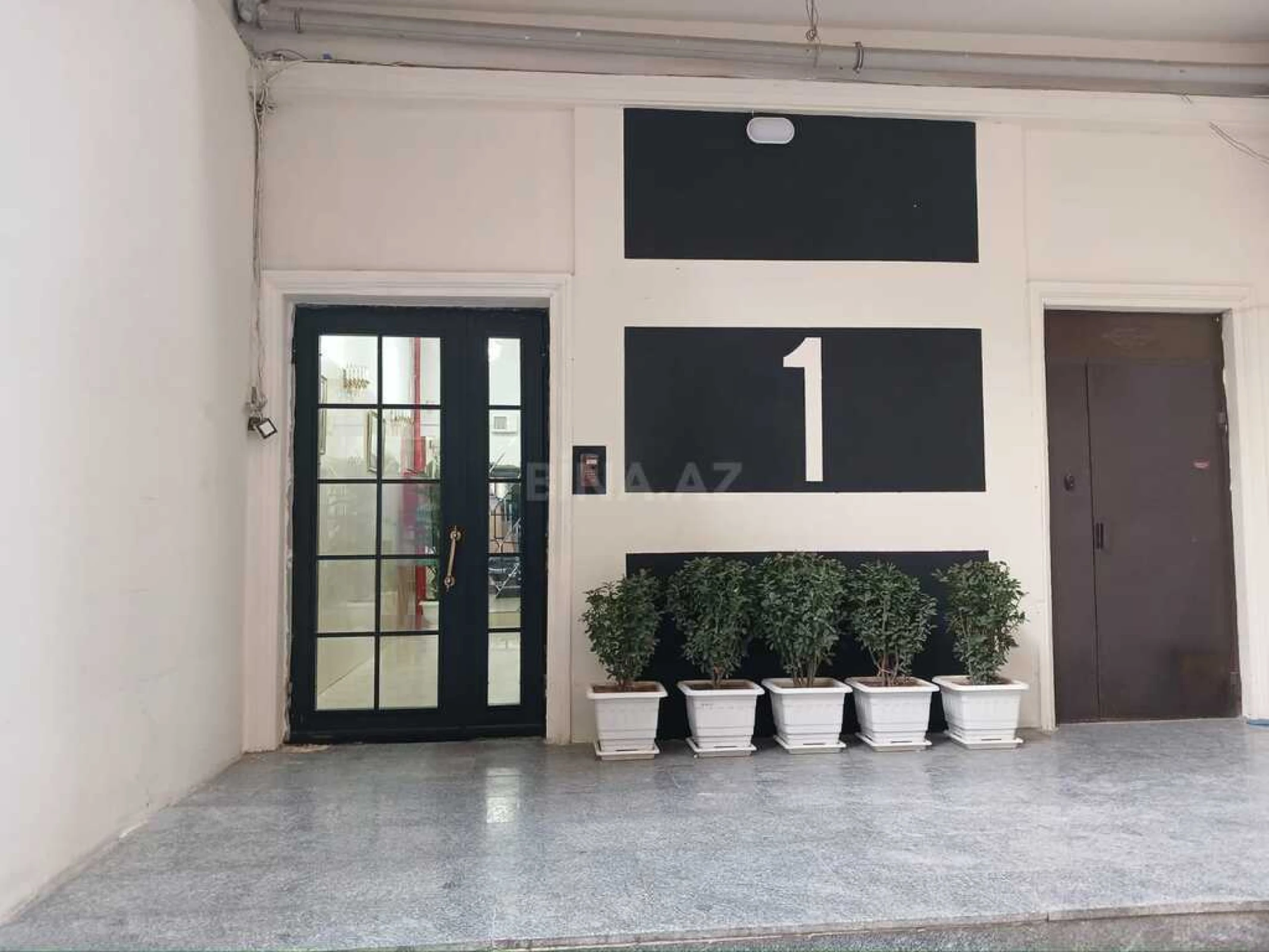 Satılır 4 otaqlı mənzil 192 m²