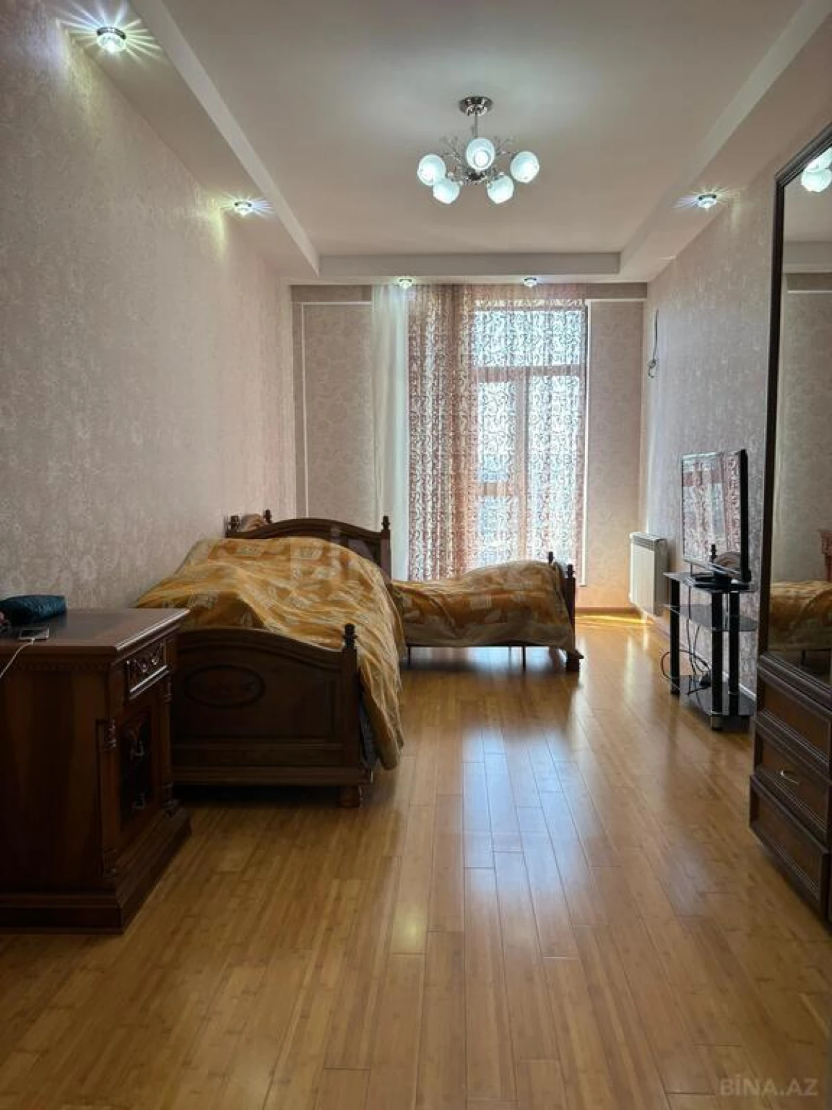 Satılır 4 otaqlı mənzil 192 m²