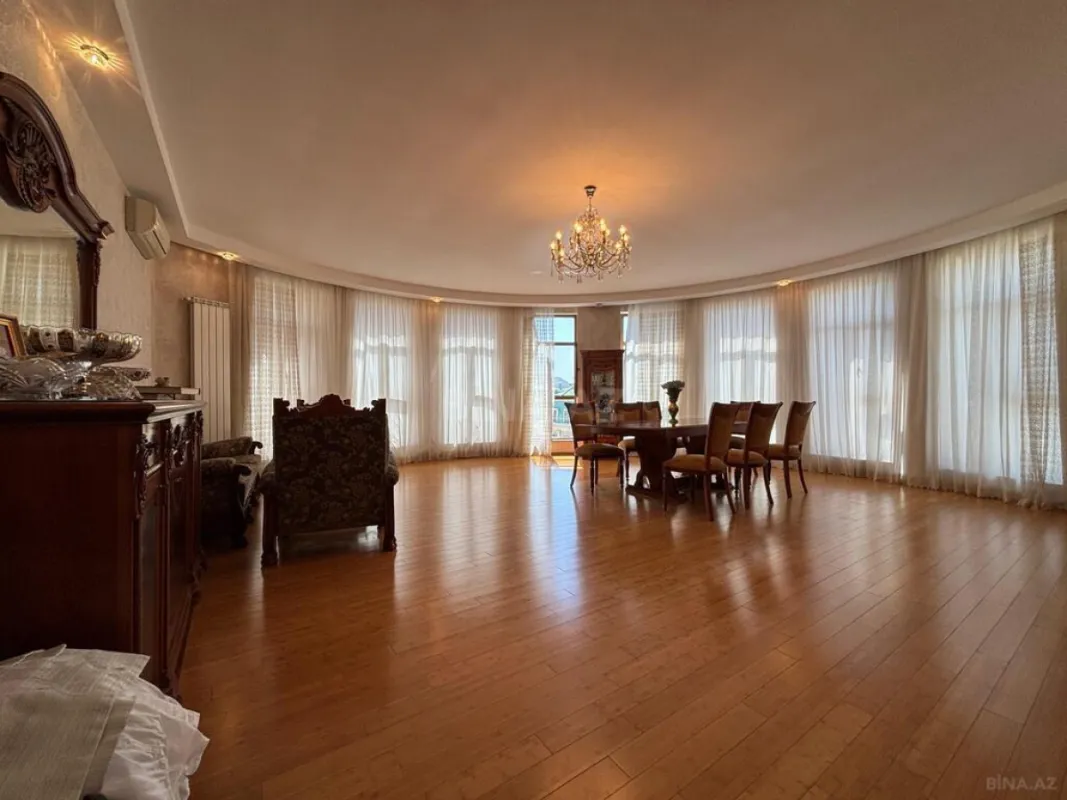 Satılır 4 otaqlı mənzil 192 m²