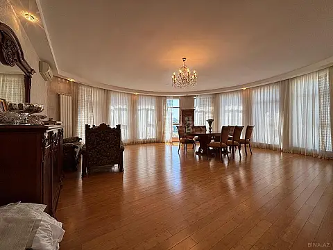 Satılır 4 otaqlı mənzil 192 m²