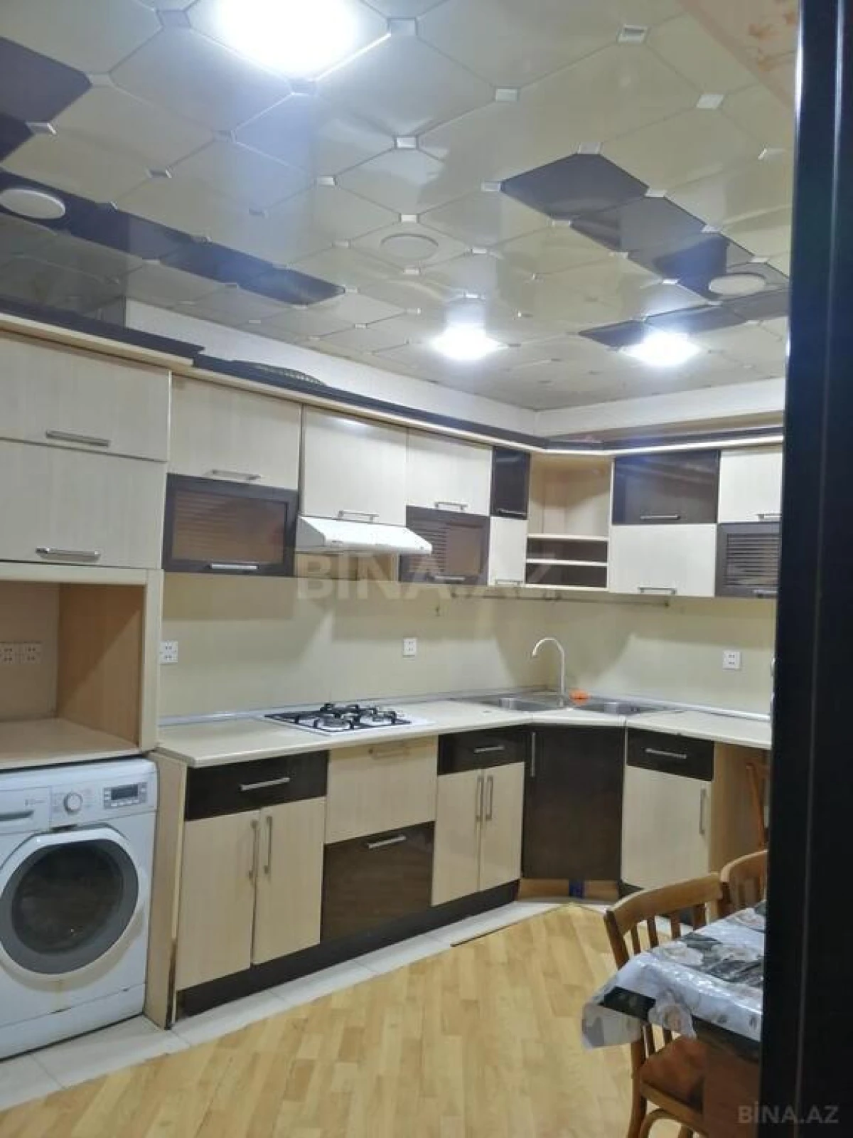 Satılır 2 otaqlı mənzil 82 m²