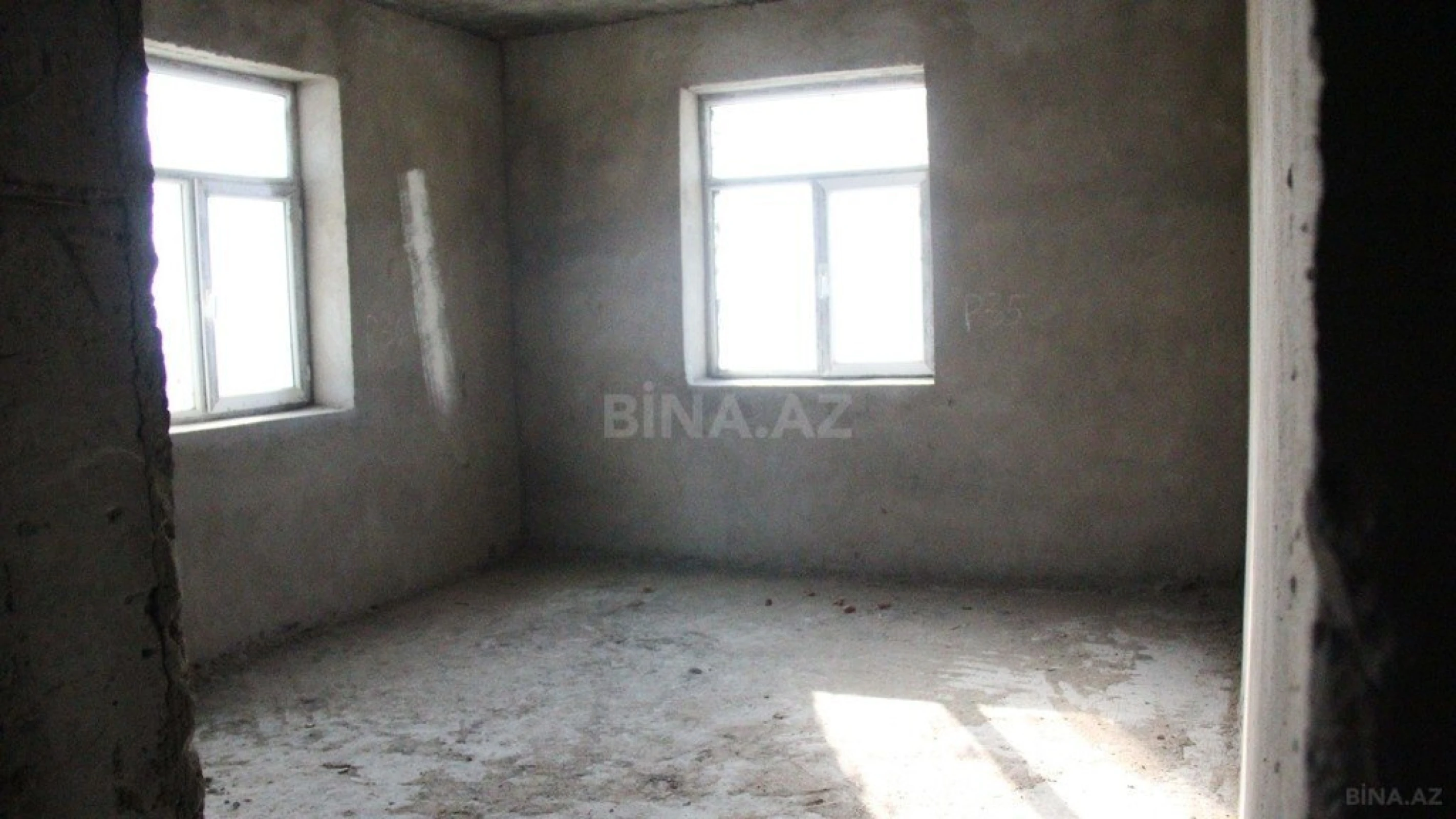 Satılır 3 otaqlı mənzil 132 m²