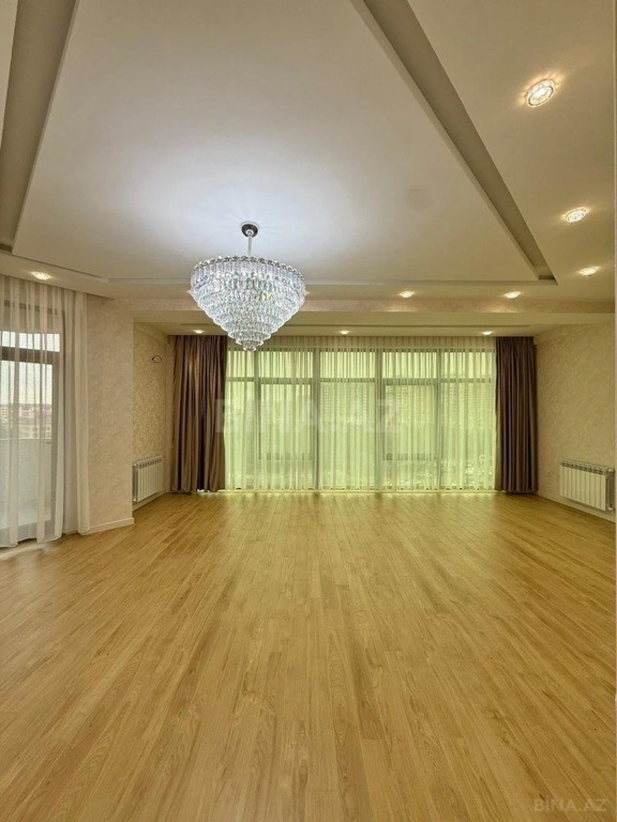 Satılır 3 otaqlı mənzil 129 m²