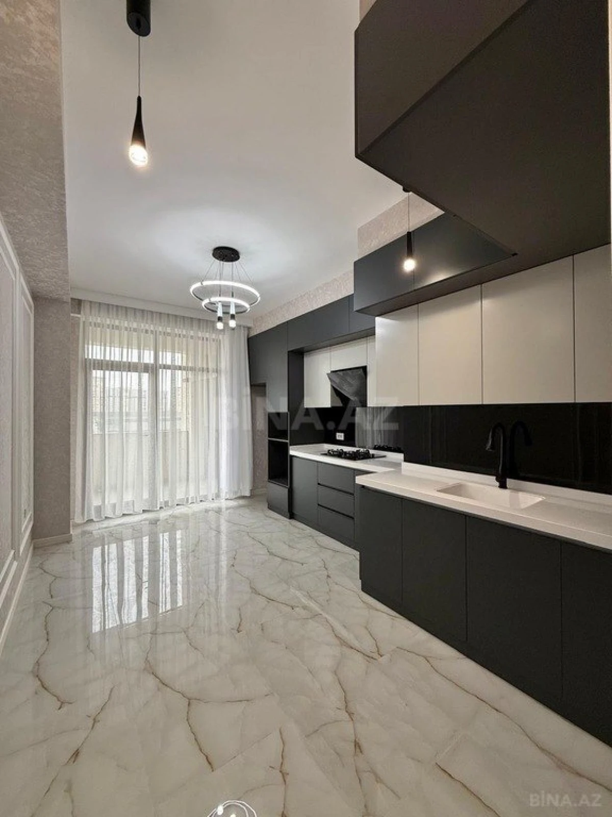 Satılır 3 otaqlı mənzil 129 m²