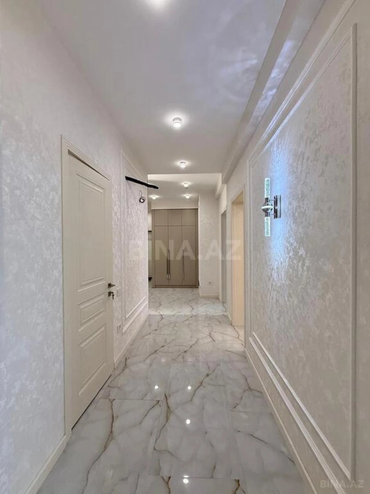 Satılır 3 otaqlı mənzil 129 m²