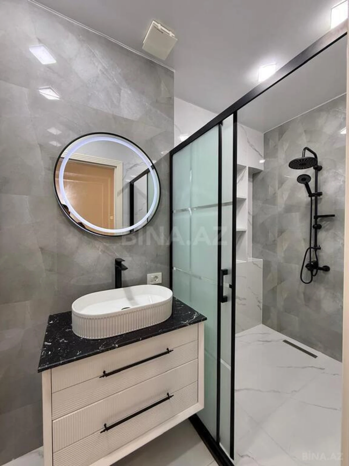 Satılır 3 otaqlı mənzil 129 m²