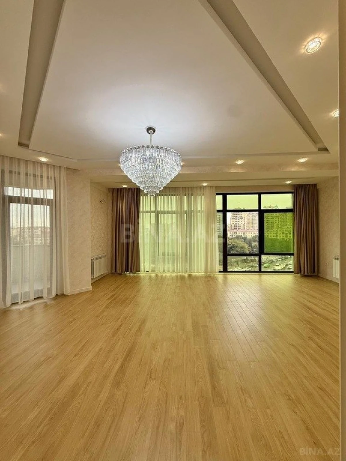 Satılır 3 otaqlı mənzil 129 m²