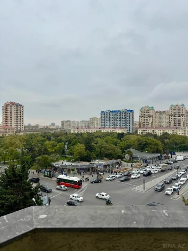 Satılır 3 otaqlı mənzil 129 m²
