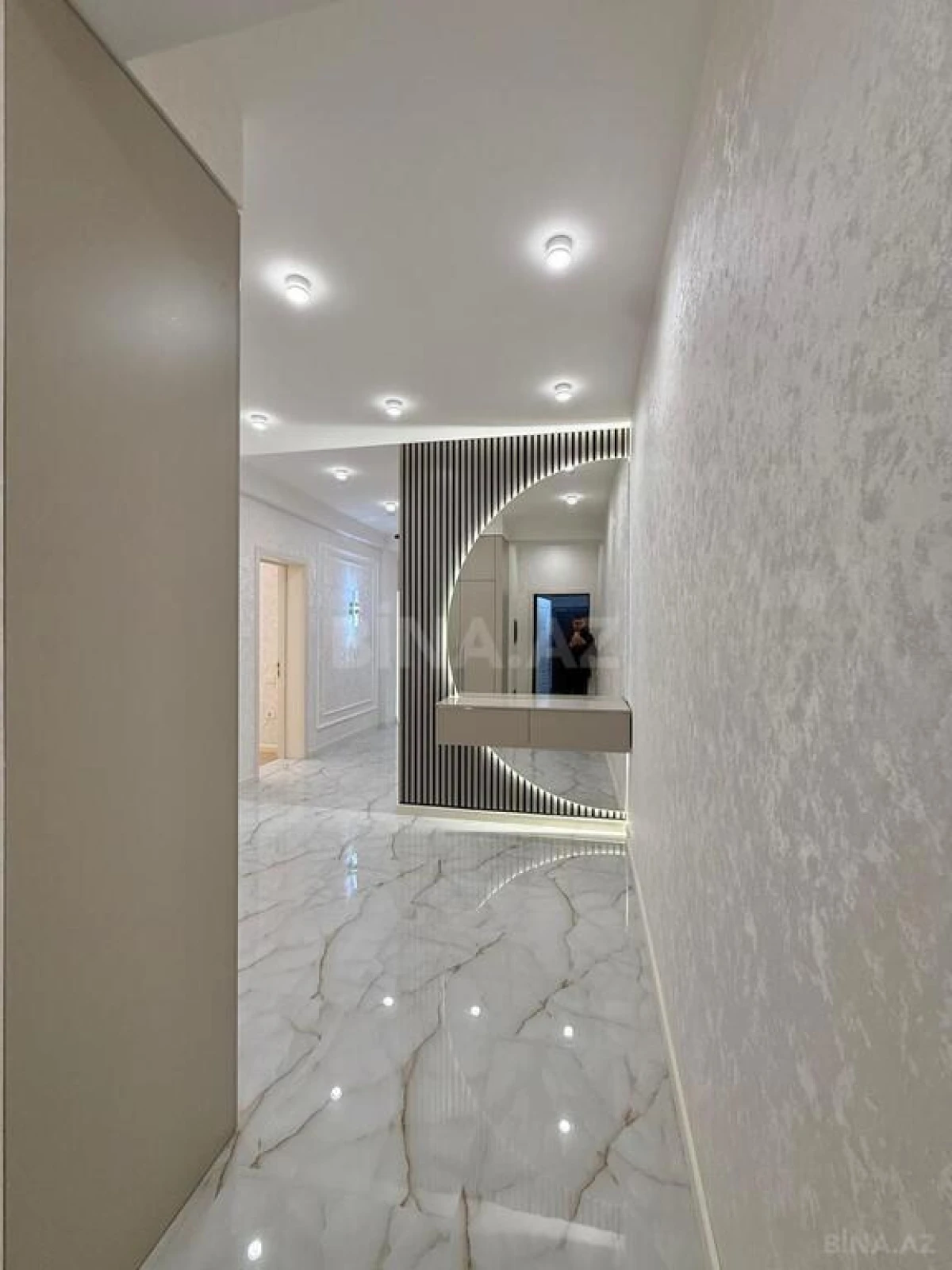 Satılır 3 otaqlı mənzil 129 m²