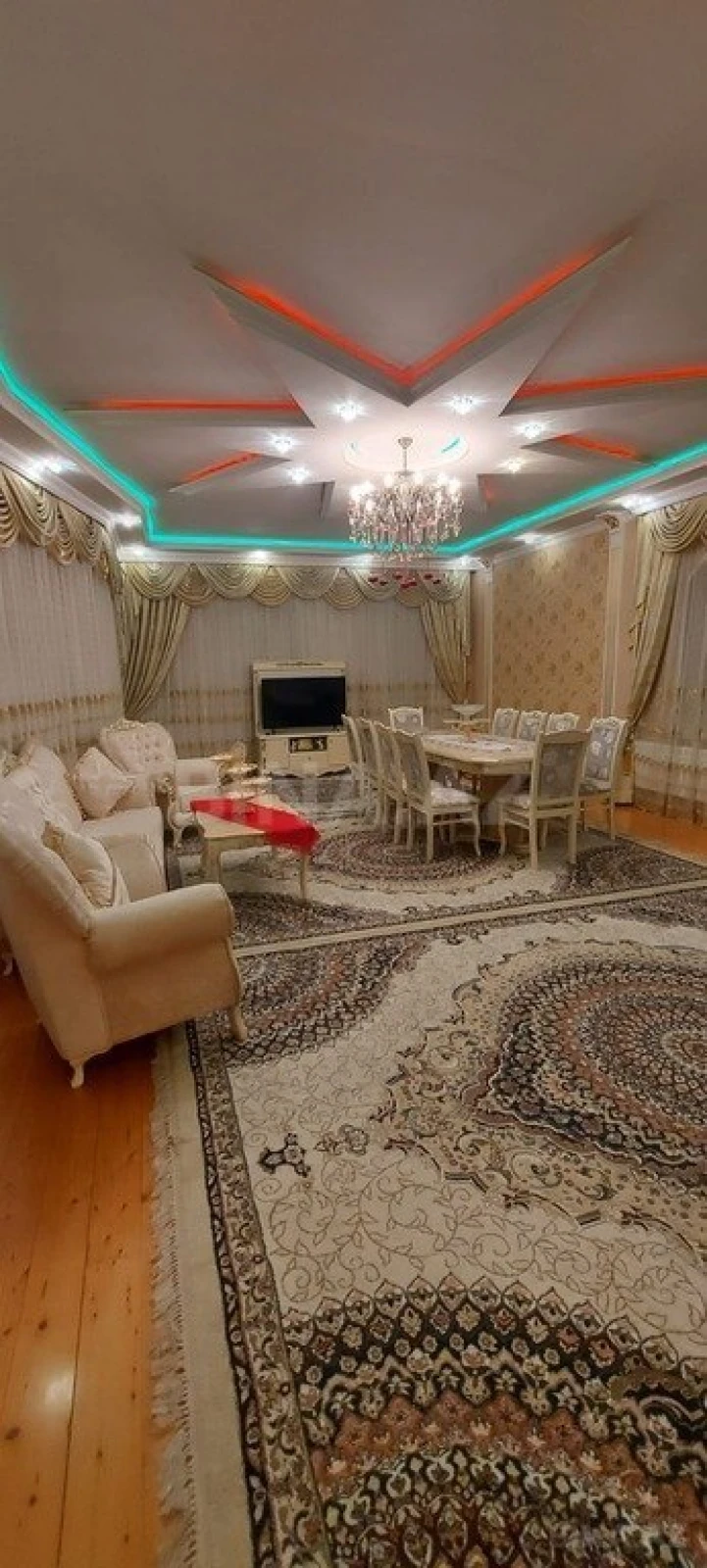Satılır 5 otaqlı həyət evi 180 m²