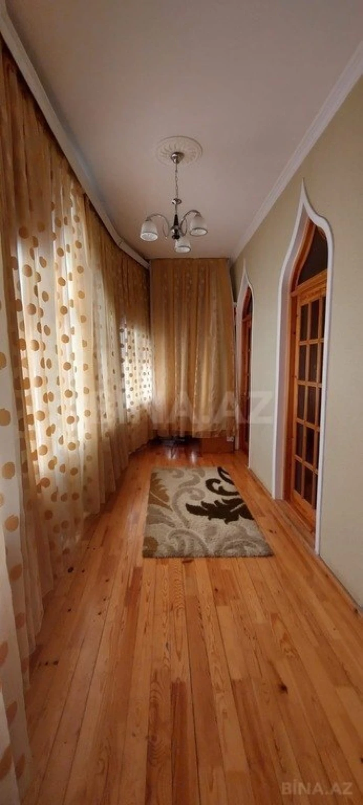 Satılır 5 otaqlı həyət evi 180 m²