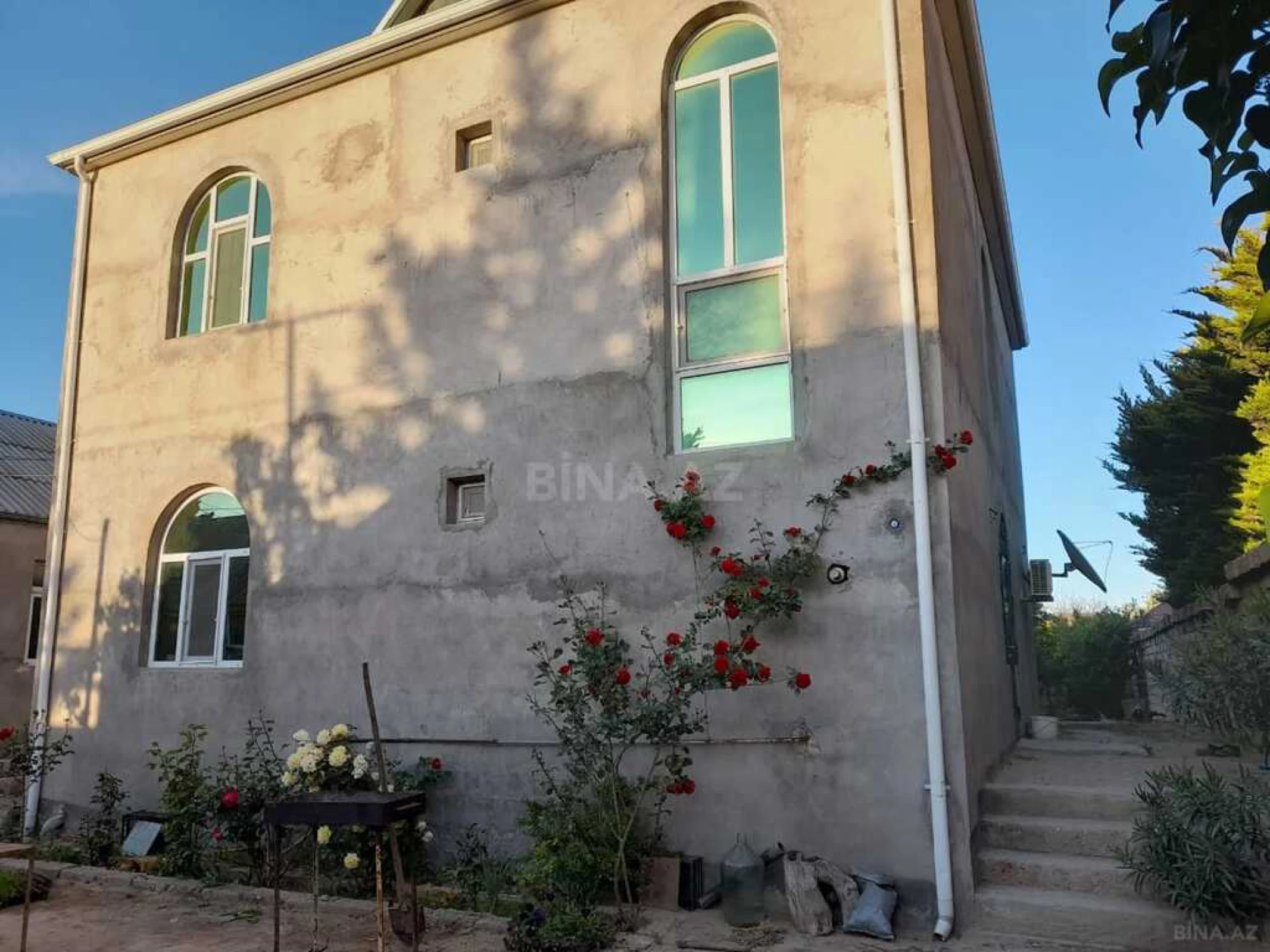 Satılır 6 otaqlı həyət evi 220 m²