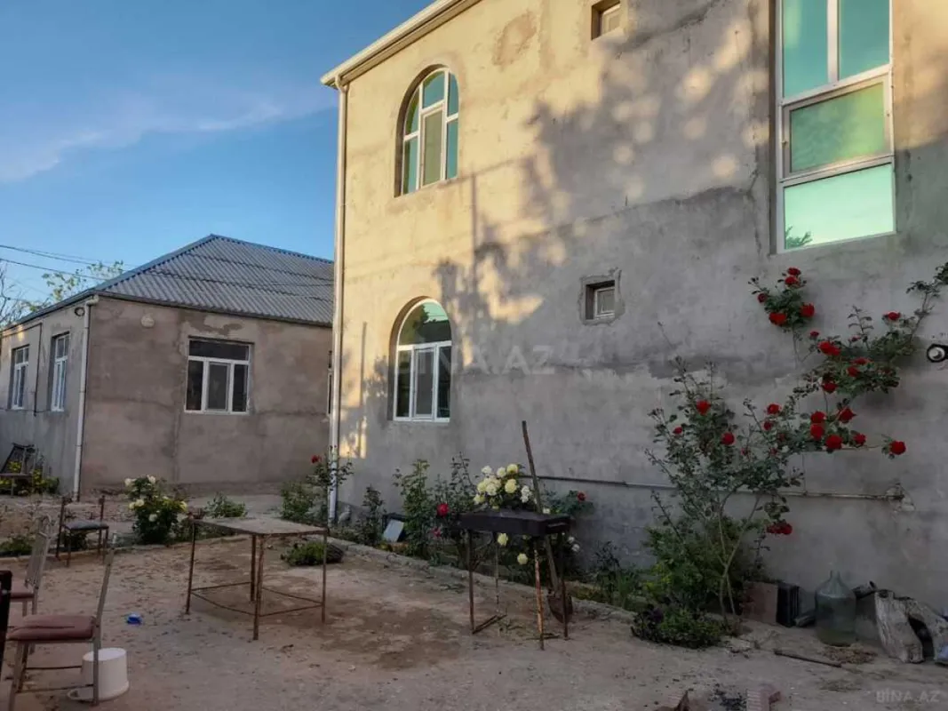 Satılır 6 otaqlı həyət evi 220 m²
