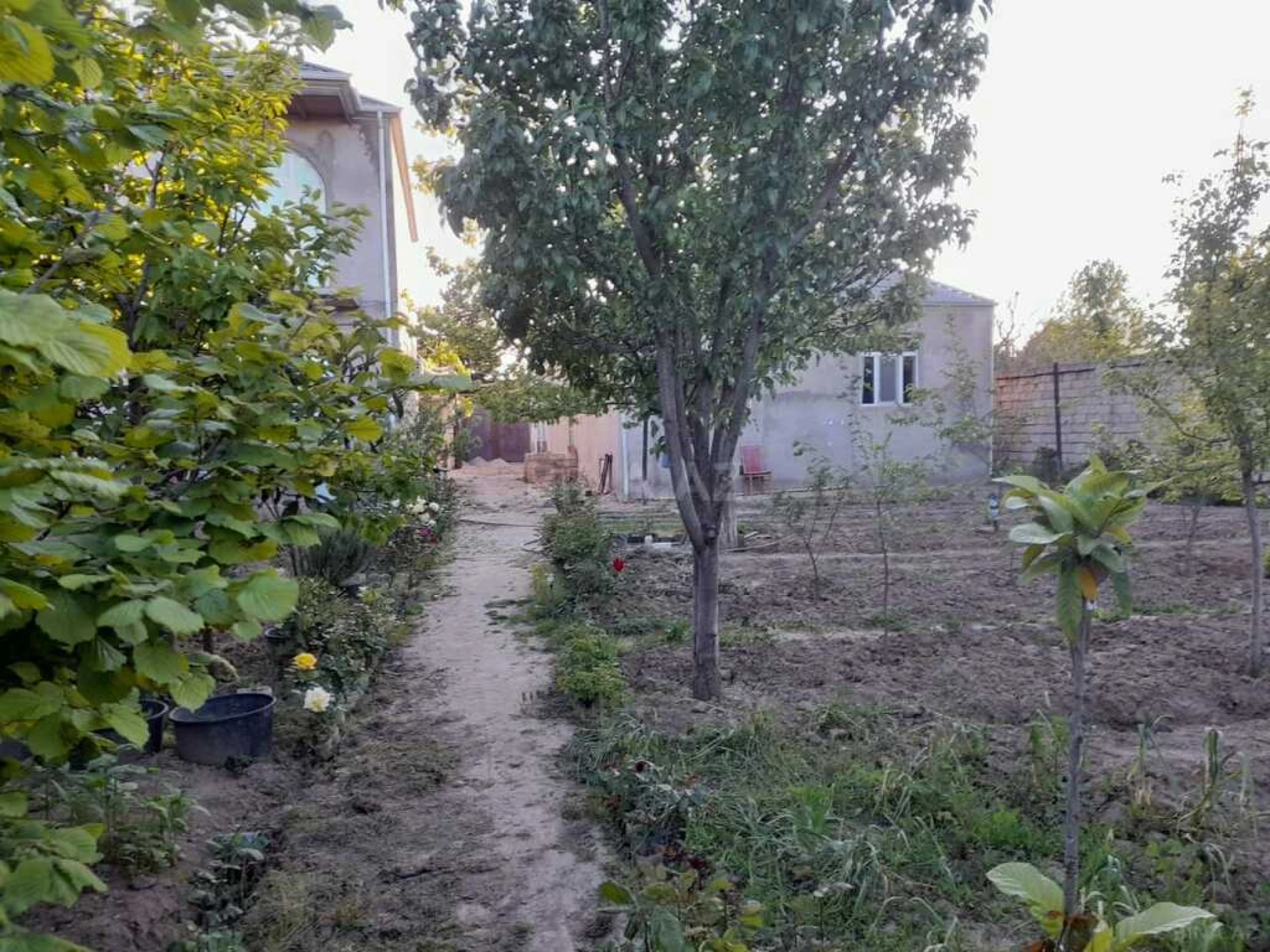Satılır 6 otaqlı həyət evi 220 m²