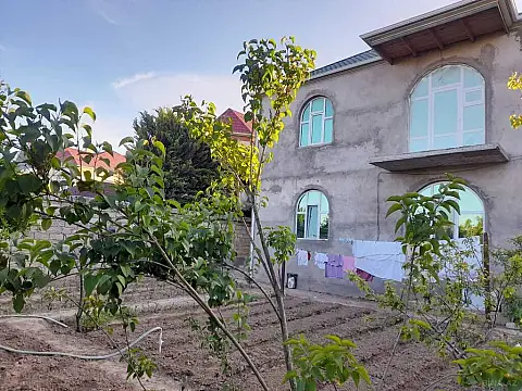 Satılır 6 otaqlı həyət evi 220 m²