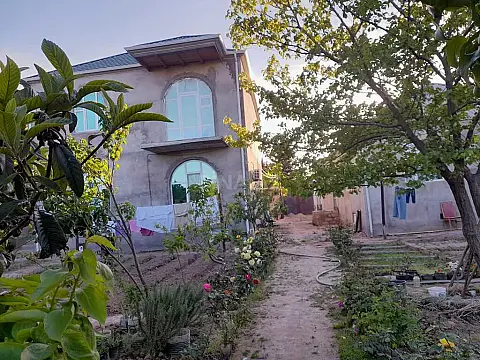 Satılır 6 otaqlı həyət evi 220 m²