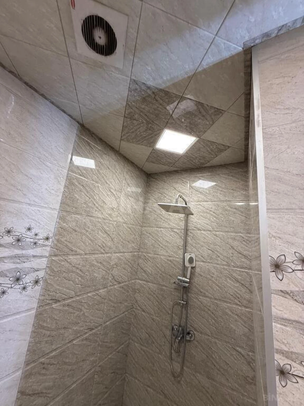 Satılır 2 otaqlı mənzil 80 m²