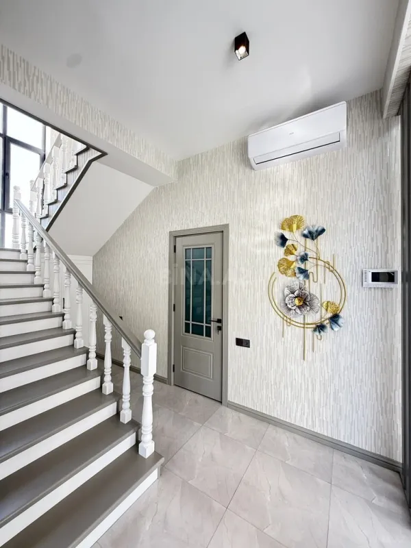 Satılır 5 otaqlı həyət evi 210 m²