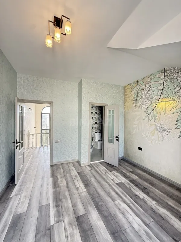 Satılır 5 otaqlı həyət evi 210 m²