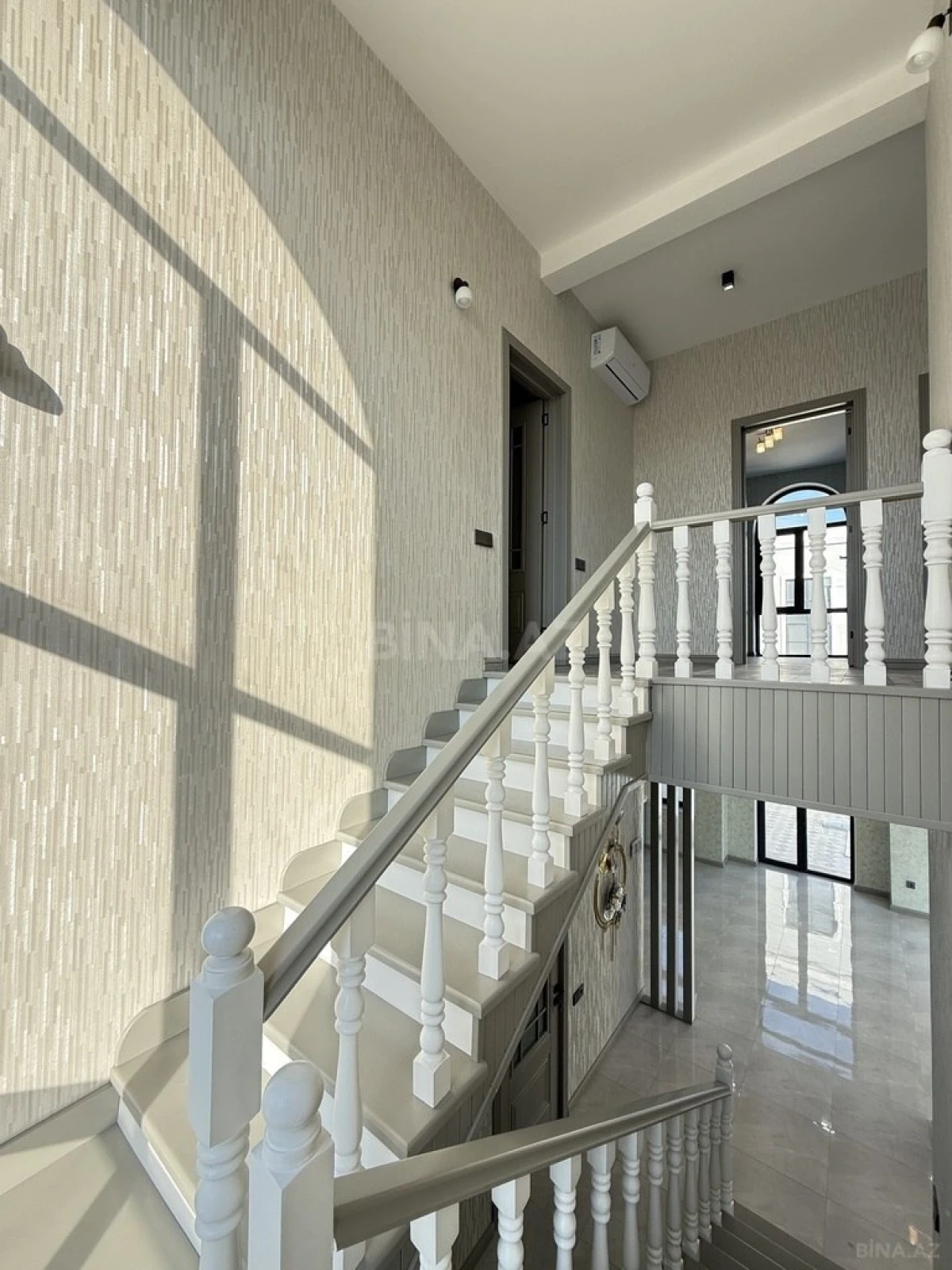 Satılır 5 otaqlı həyət evi 210 m²