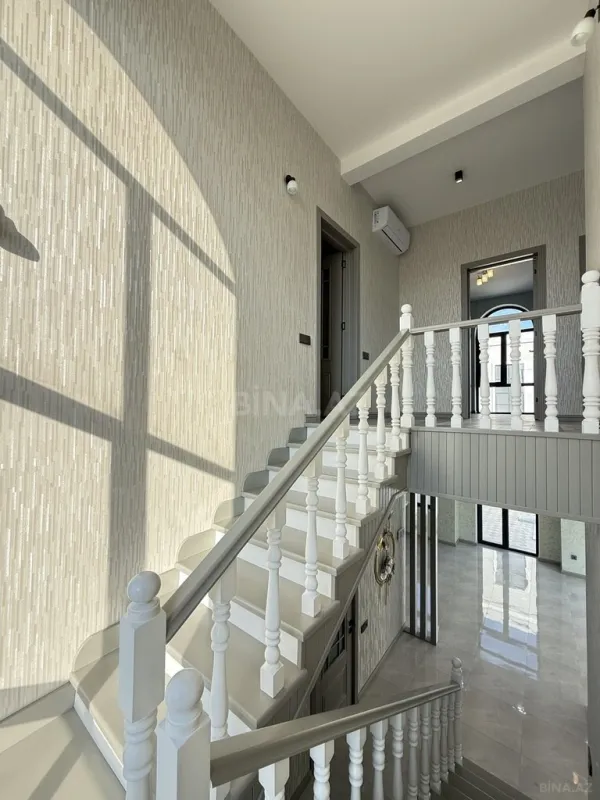 Satılır 5 otaqlı həyət evi 210 m²