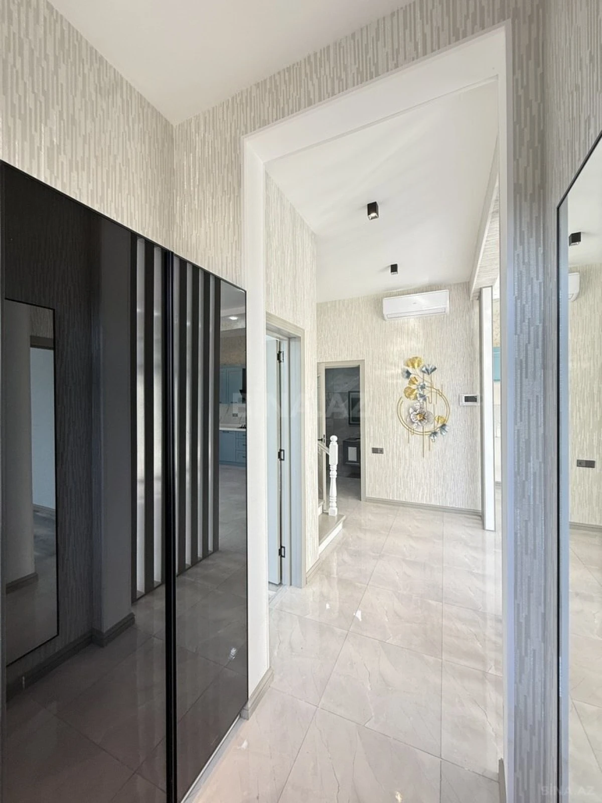 Satılır 5 otaqlı həyət evi 210 m²