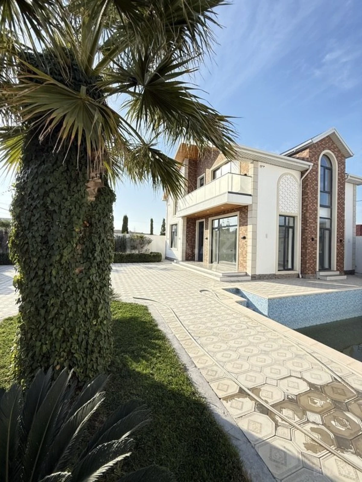 Satılır 5 otaqlı həyət evi 210 m²