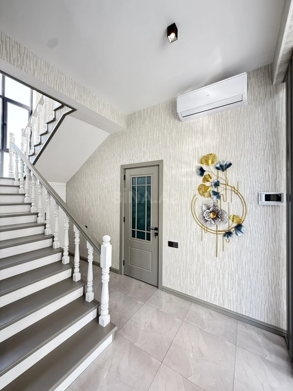 Satılır 5 otaqlı həyət evi 210 m²