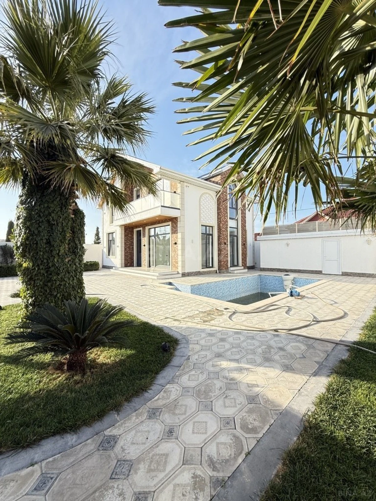 Satılır 5 otaqlı həyət evi 210 m²