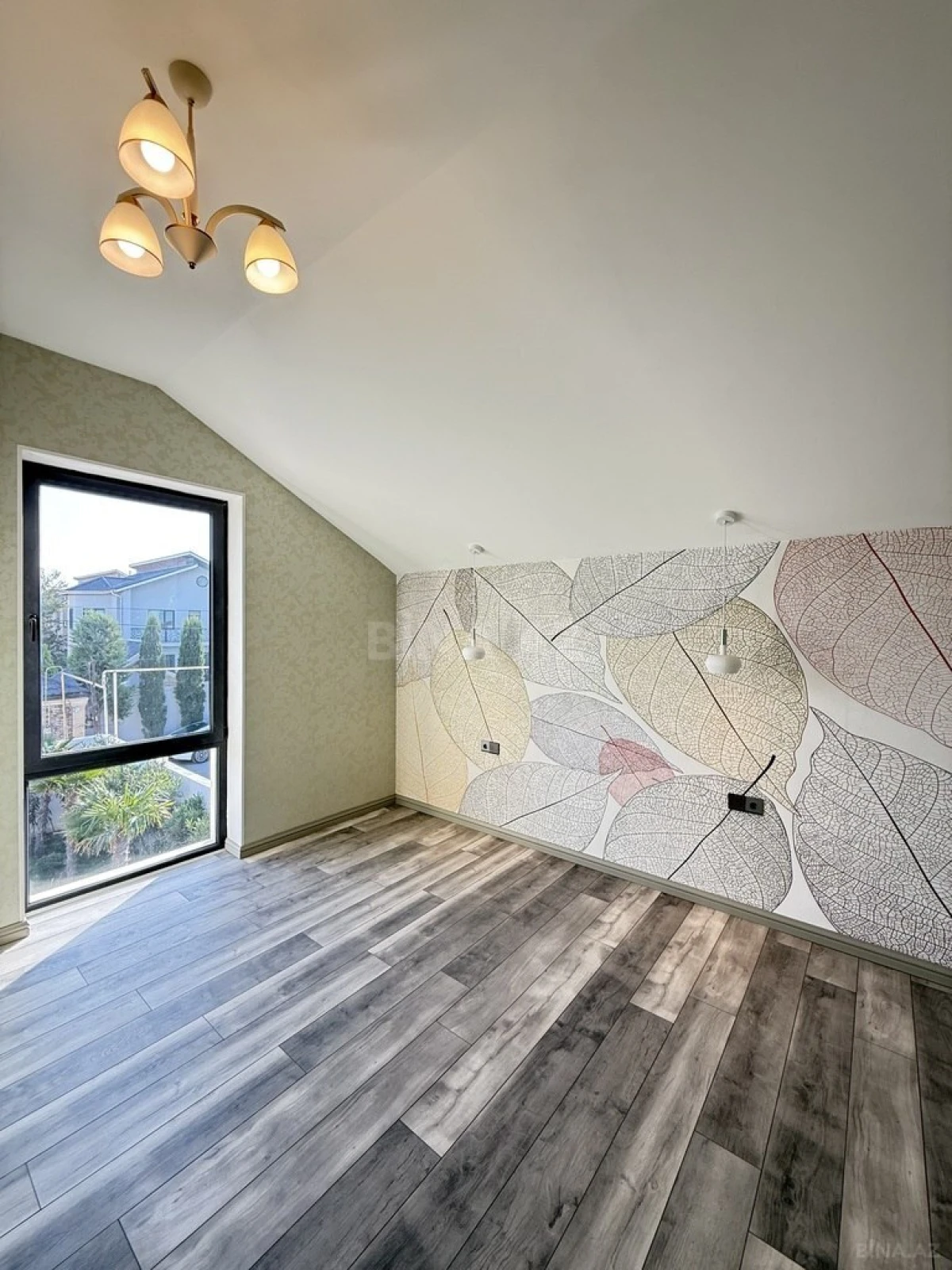 Satılır 5 otaqlı həyət evi 210 m²