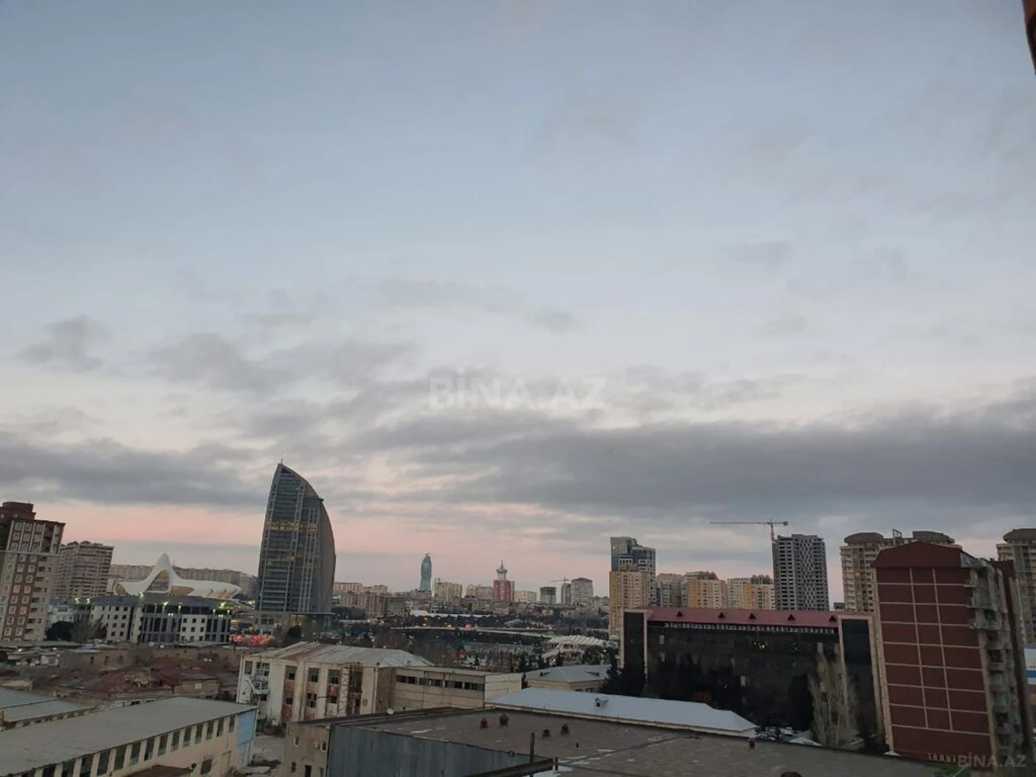 Kirayə verilir 2 otaqlı mənzil 100 m²