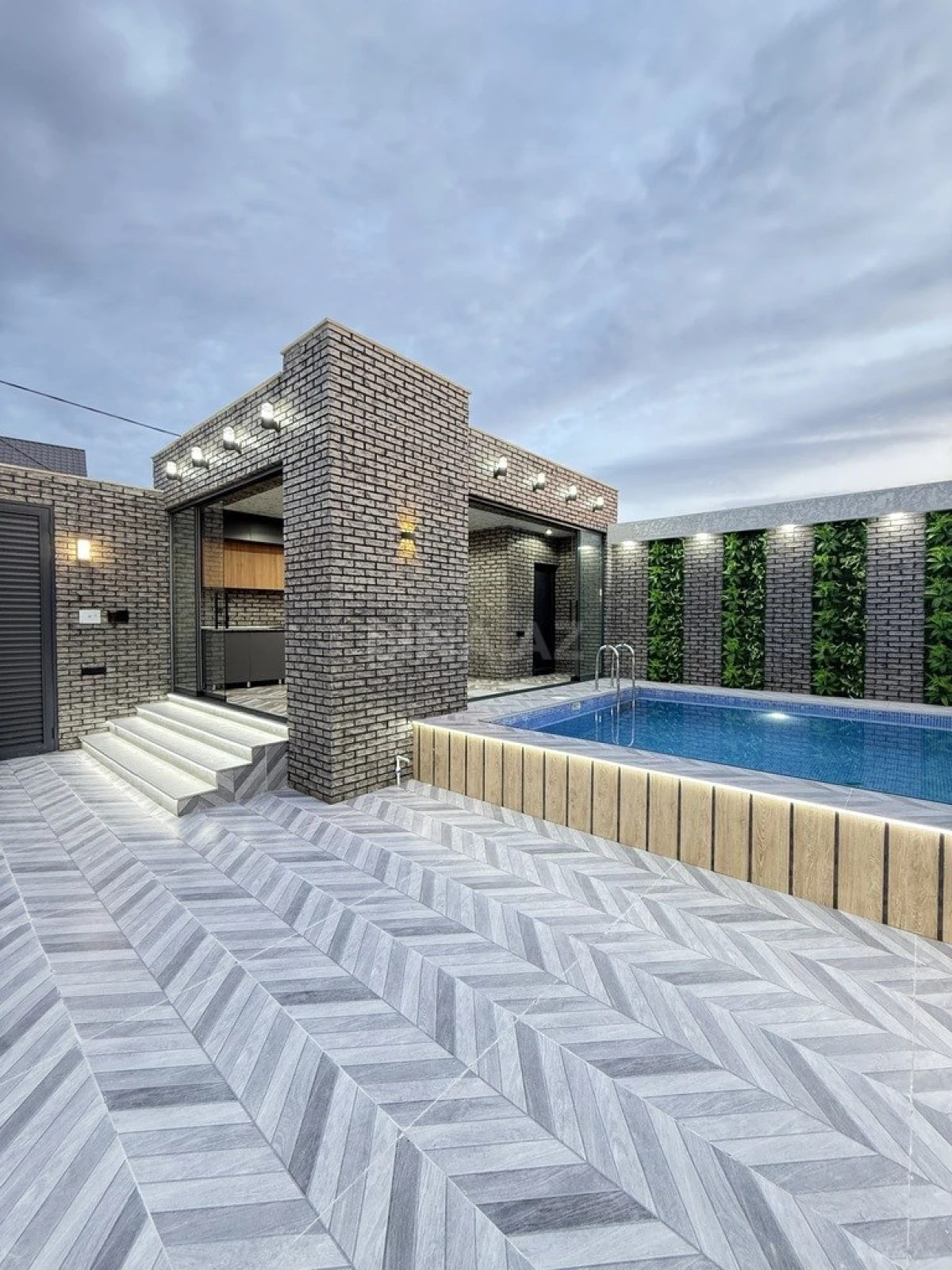 Satılır 4 otaqlı həyət evi 160 m²