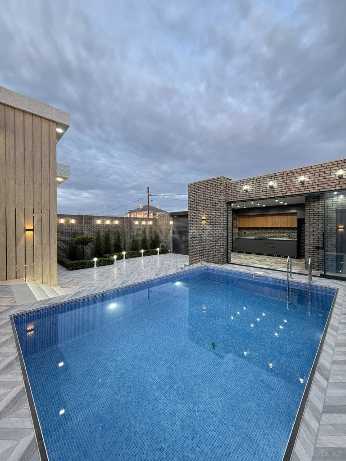 Satılır 4 otaqlı həyət evi 160 m²