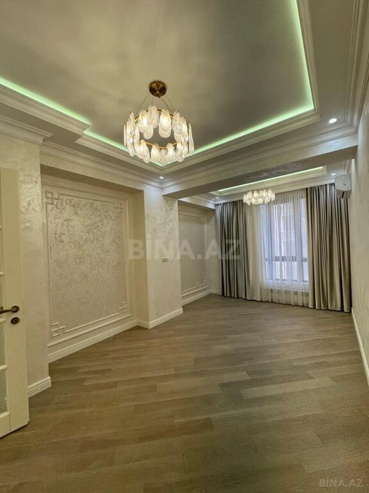 Satılır 3 otaqlı mənzil 154 m²