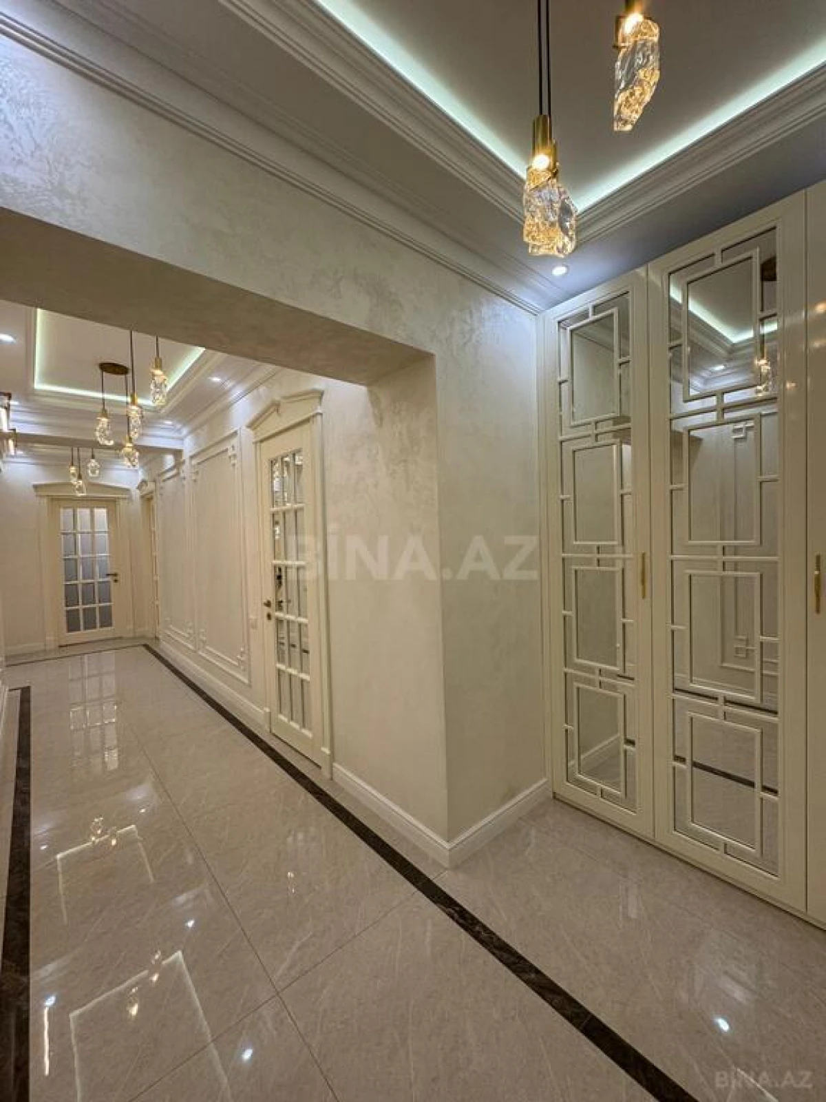 Satılır 3 otaqlı mənzil 154 m²