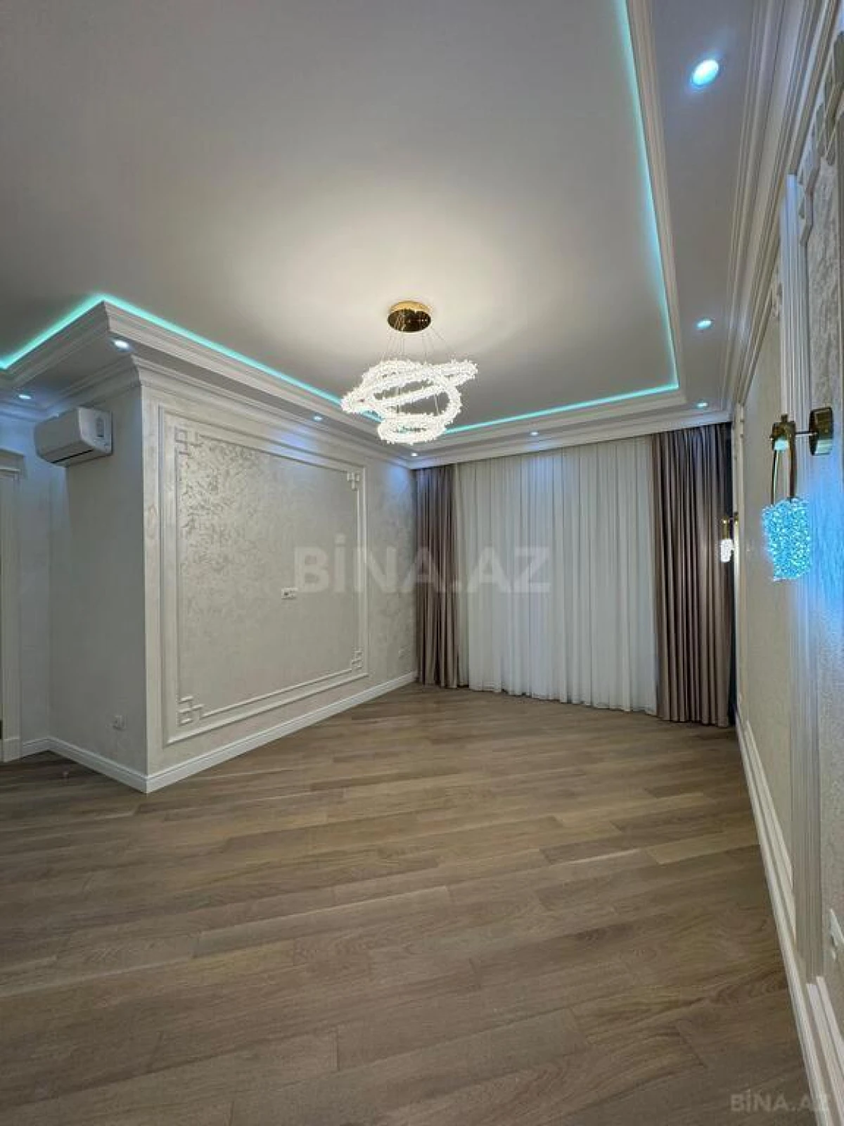 Satılır 3 otaqlı mənzil 154 m²