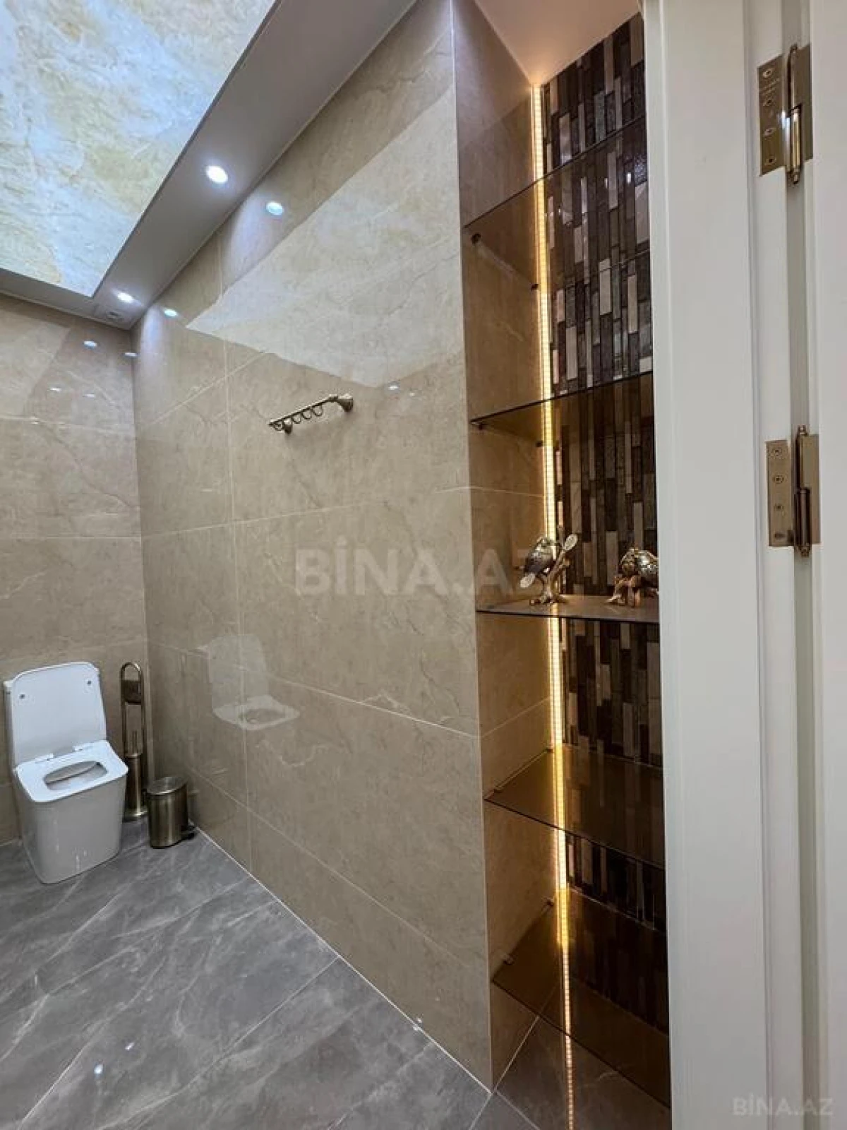 Satılır 3 otaqlı mənzil 154 m²
