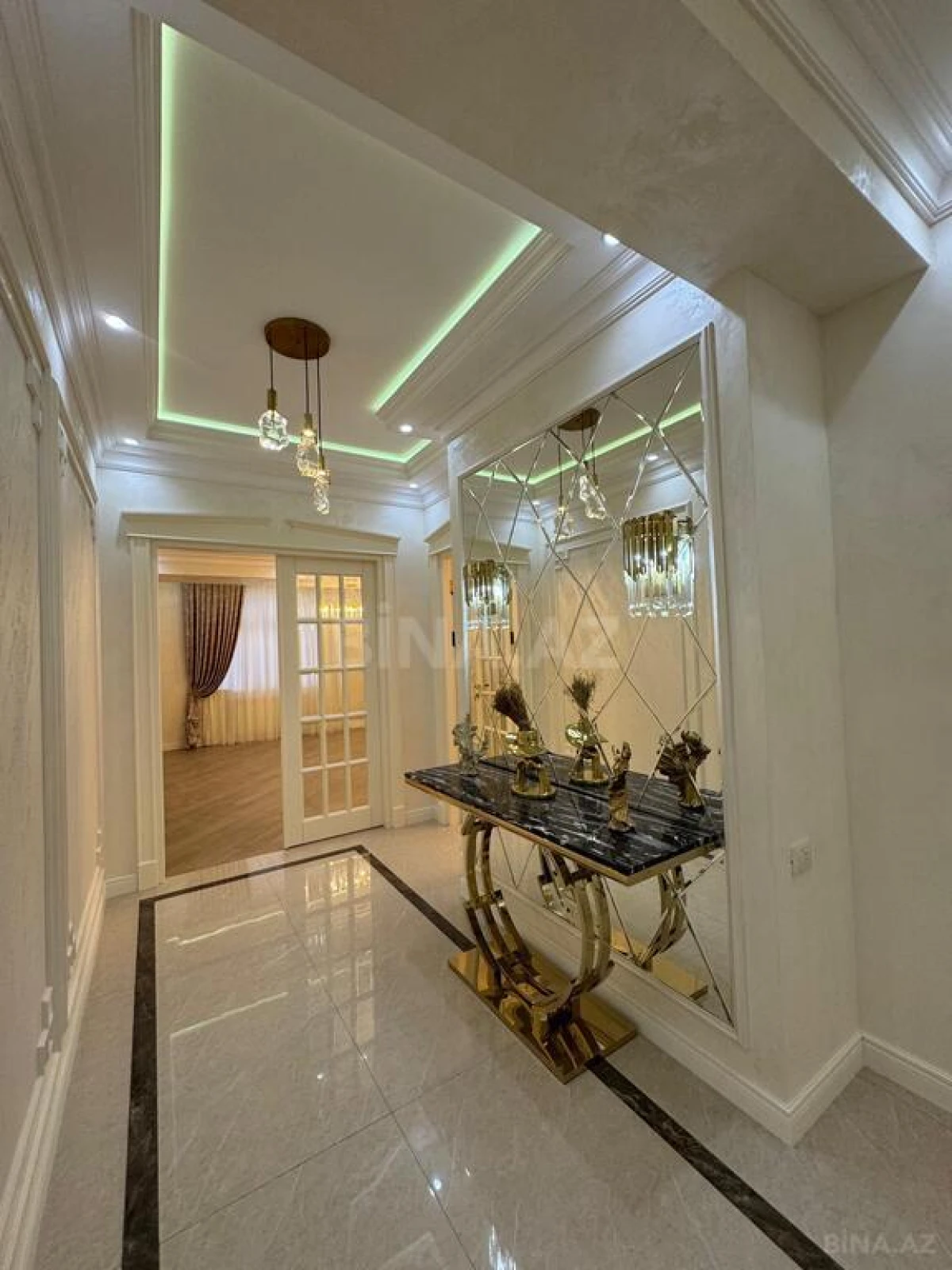 Satılır 3 otaqlı mənzil 154 m²