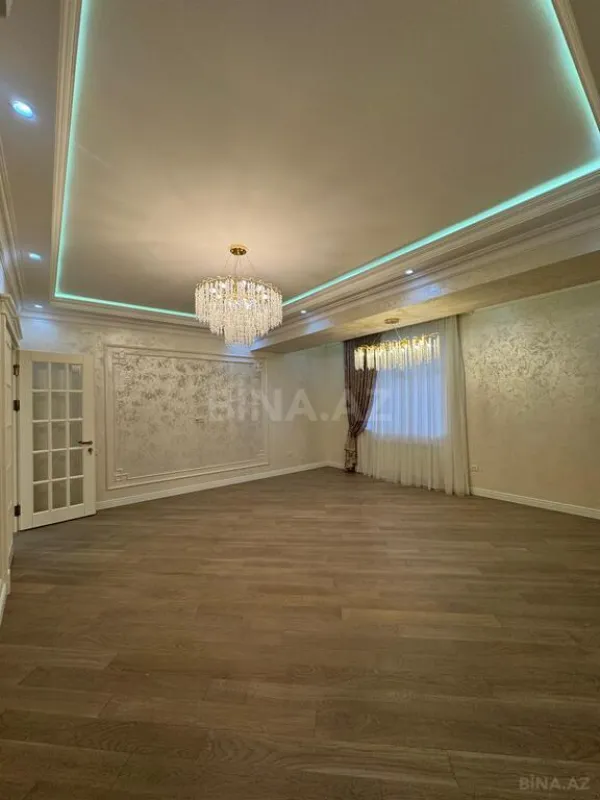Satılır 3 otaqlı mənzil 154 m²