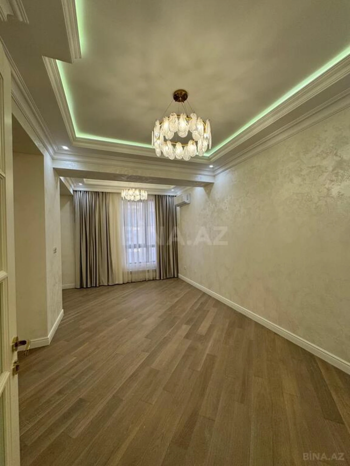 Satılır 3 otaqlı mənzil 154 m²