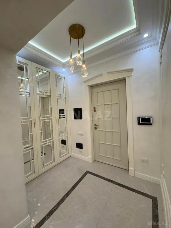 Satılır 3 otaqlı mənzil 154 m²