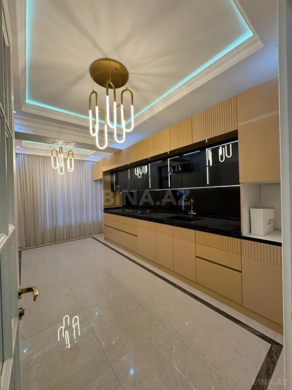 Satılır 3 otaqlı mənzil 154 m²
