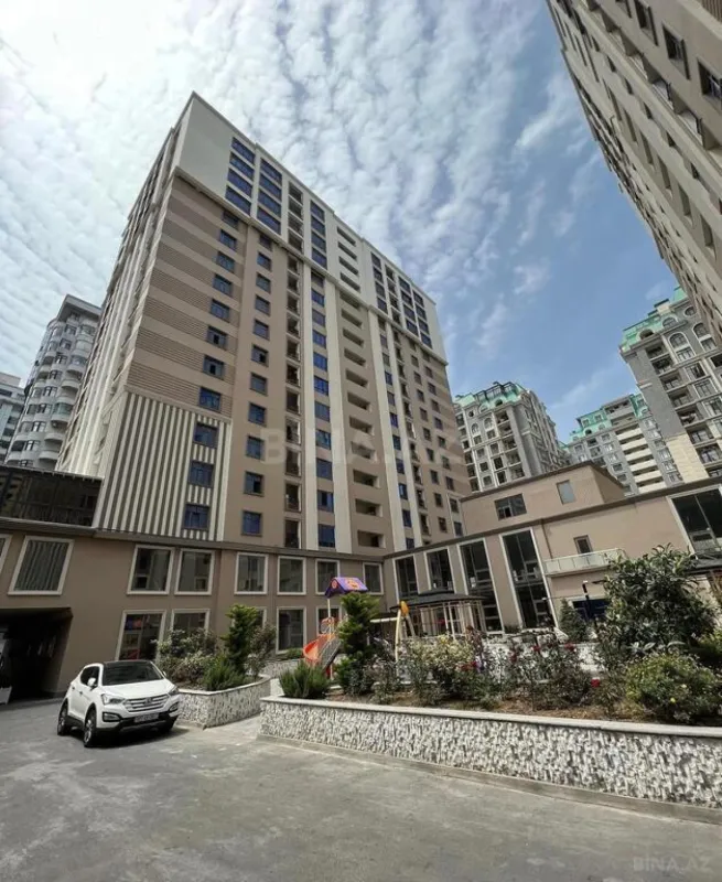Satılır 3 otaqlı mənzil 154 m²