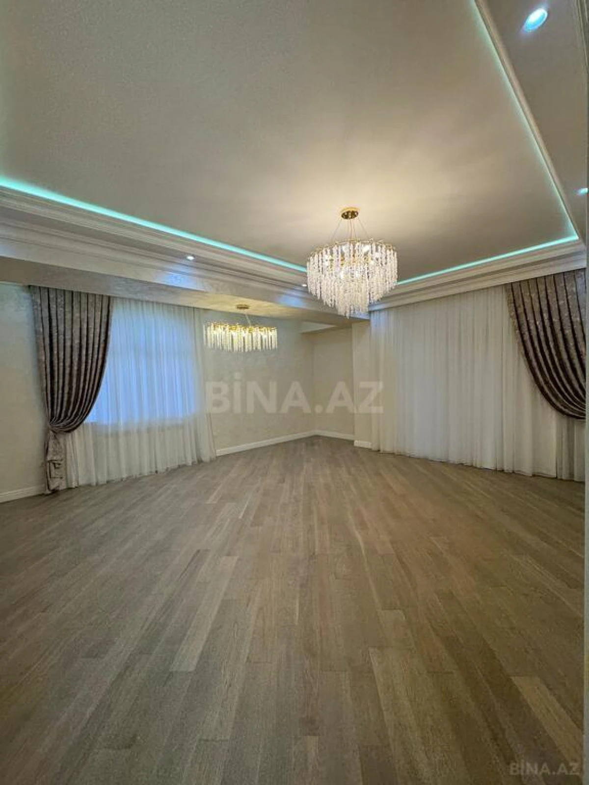 Satılır 3 otaqlı mənzil 154 m²