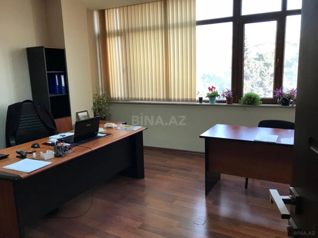 Kirayə verilir 9 otaqlı ofis 300 m²