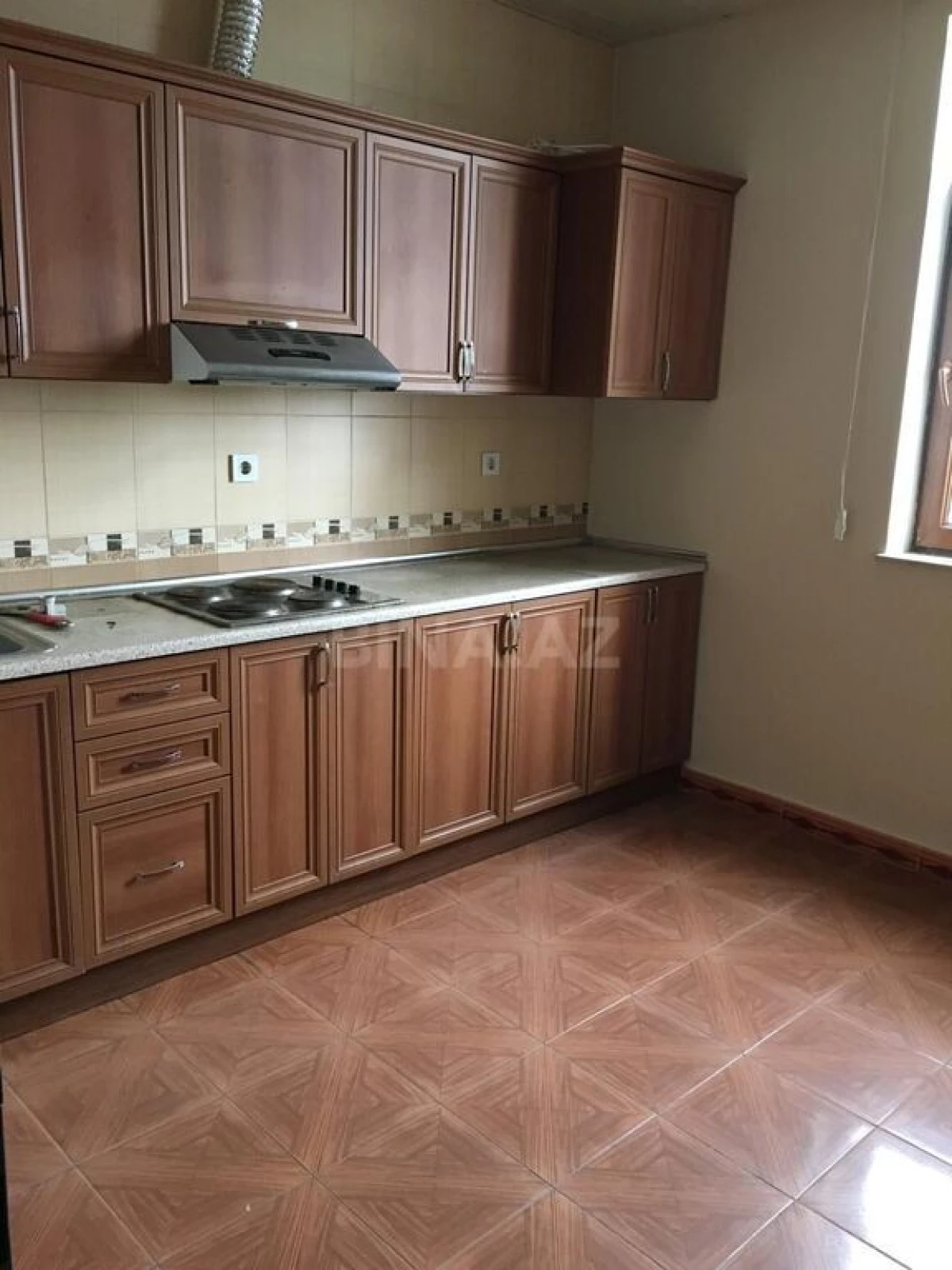 Kirayə verilir 9 otaqlı ofis 300 m²