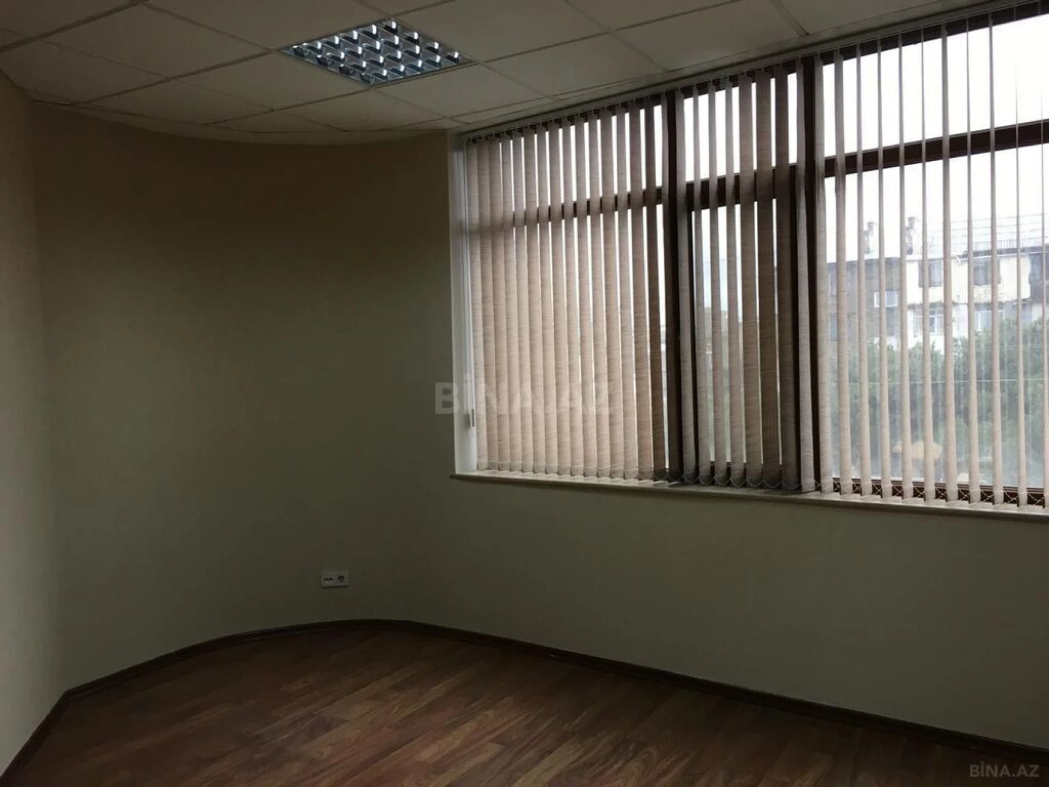 Kirayə verilir 9 otaqlı ofis 300 m²